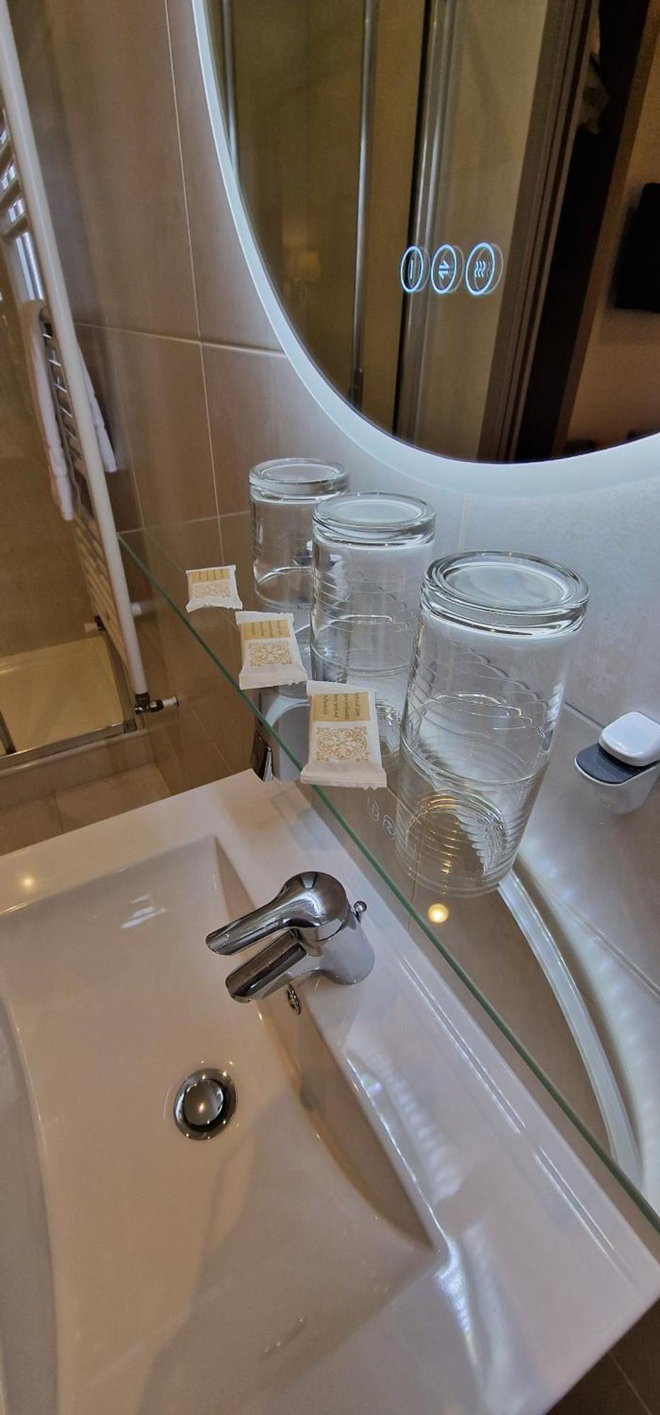 Hotel Le Bellevue Guer Kültér fotó