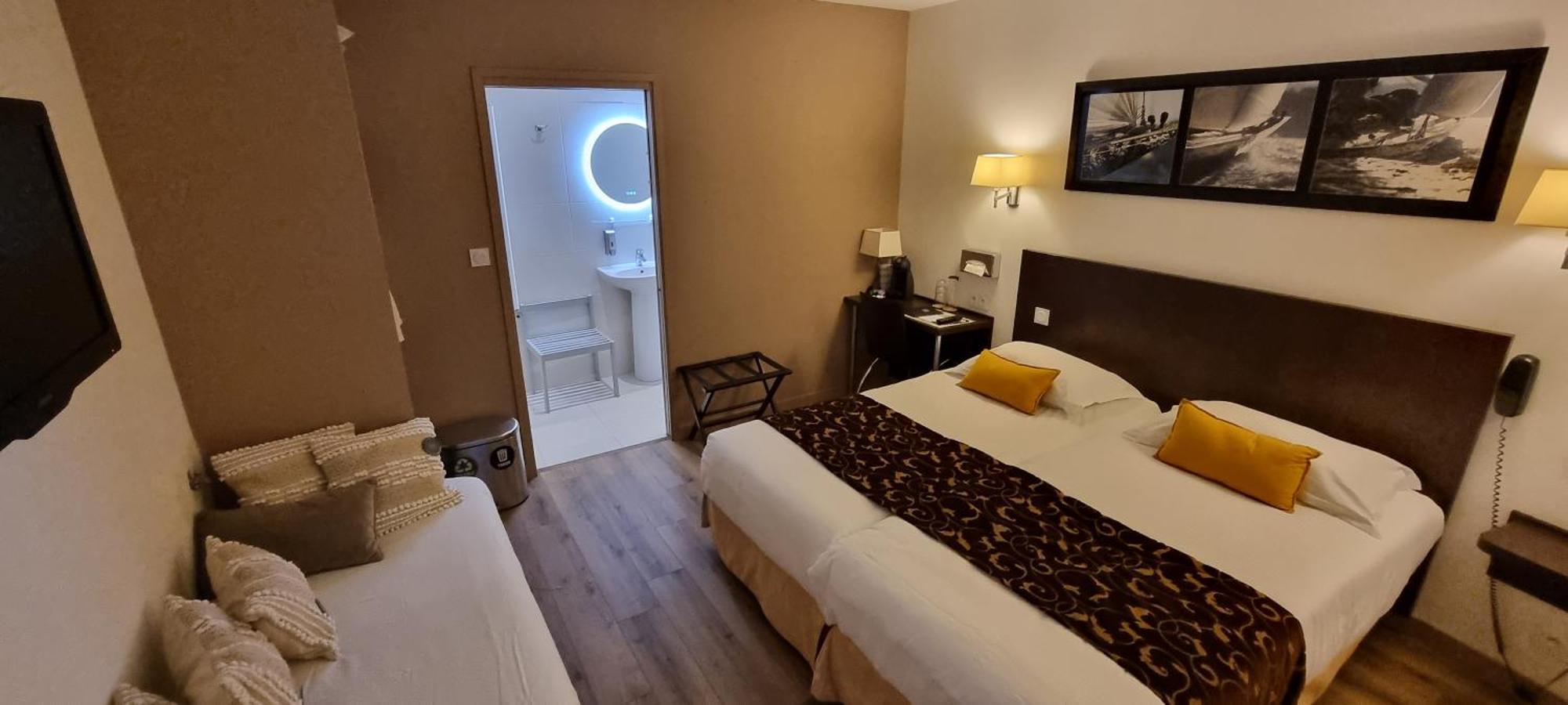 Hotel Le Bellevue Guer Kültér fotó