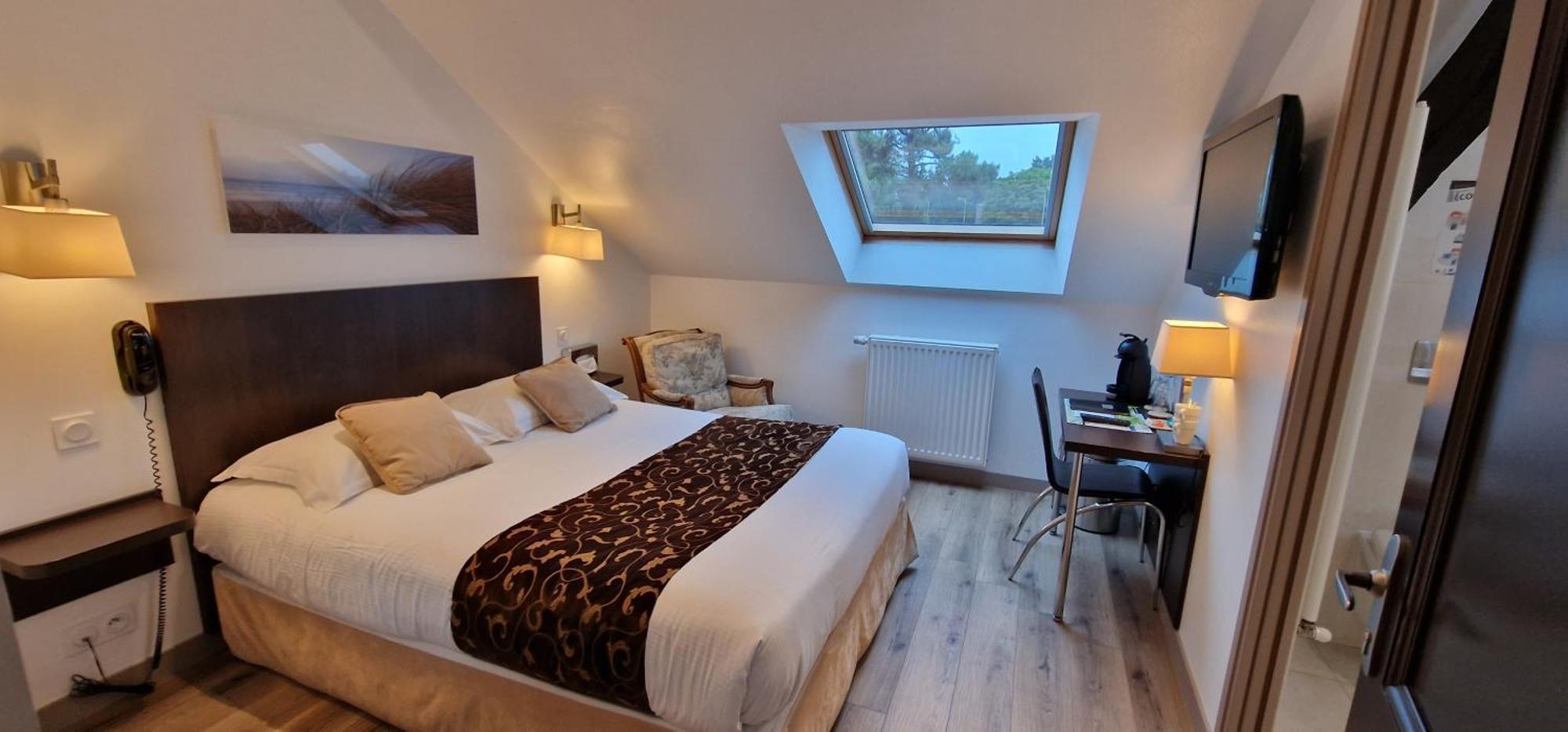 Hotel Le Bellevue Guer Kültér fotó
