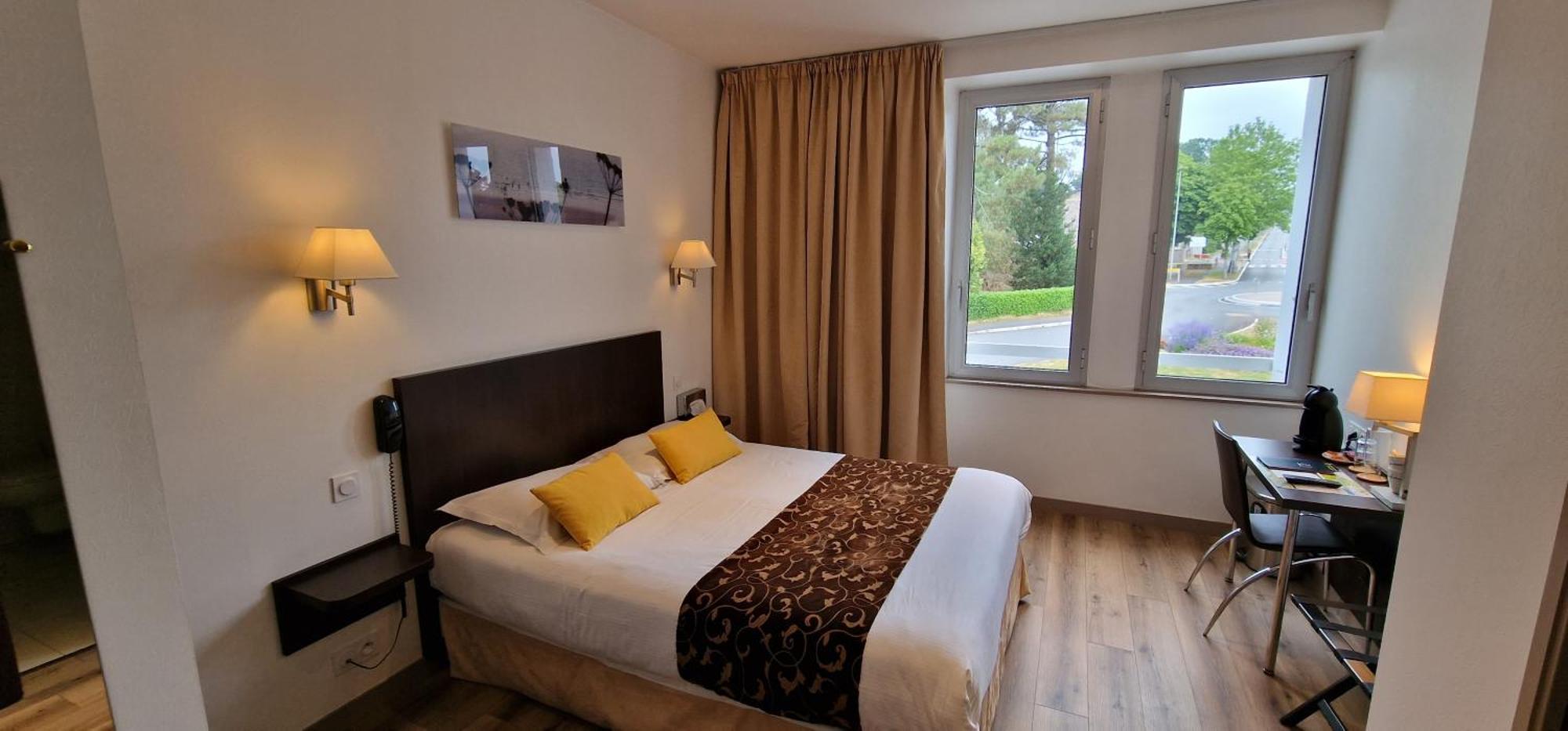 Hotel Le Bellevue Guer Kültér fotó
