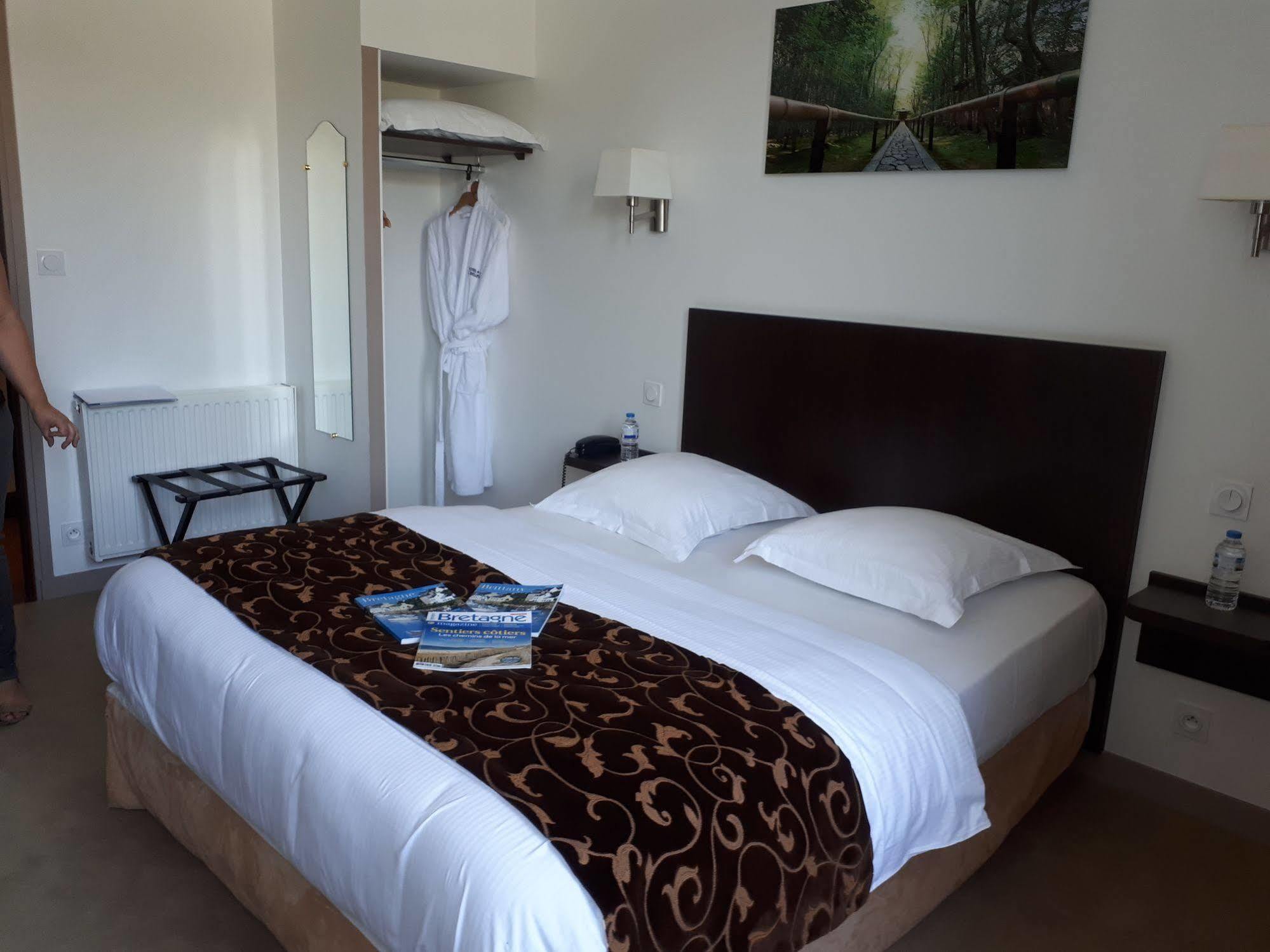 Hotel Le Bellevue Guer Kültér fotó